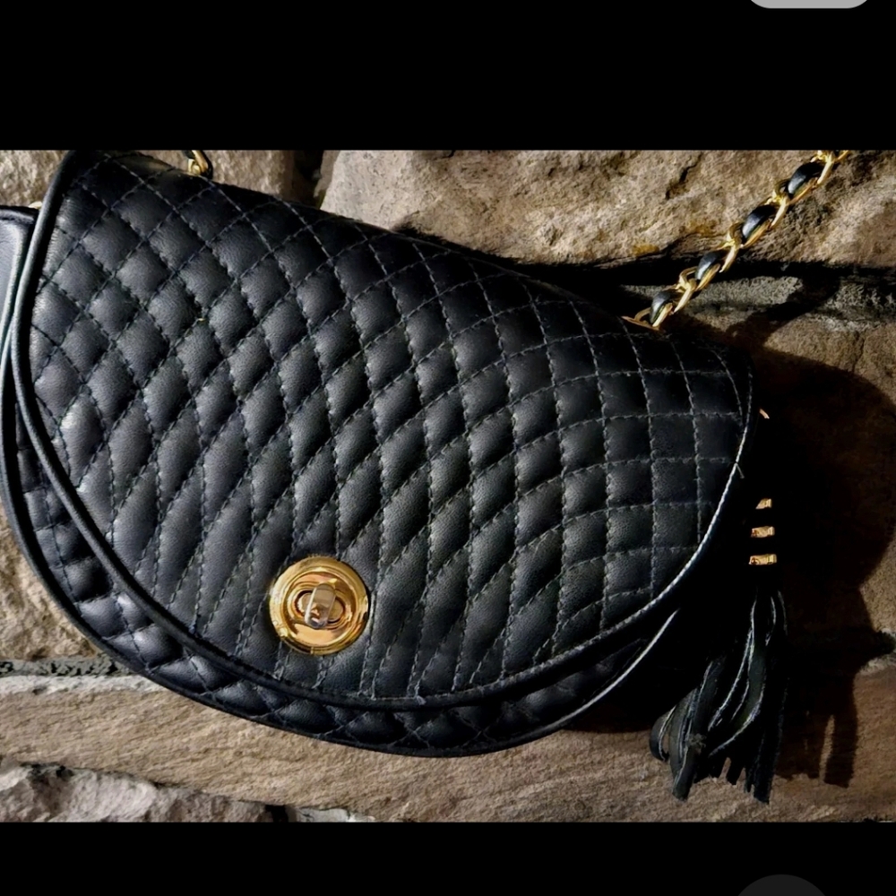 Vintage Handbag Fashion purse. Womens. Leather. Black.